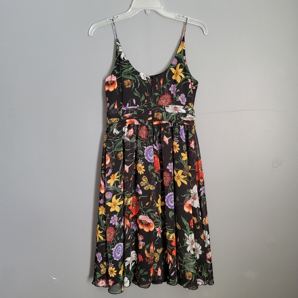 Evelyn Floral Print Dress. Size 6 - Picture 5 of 6